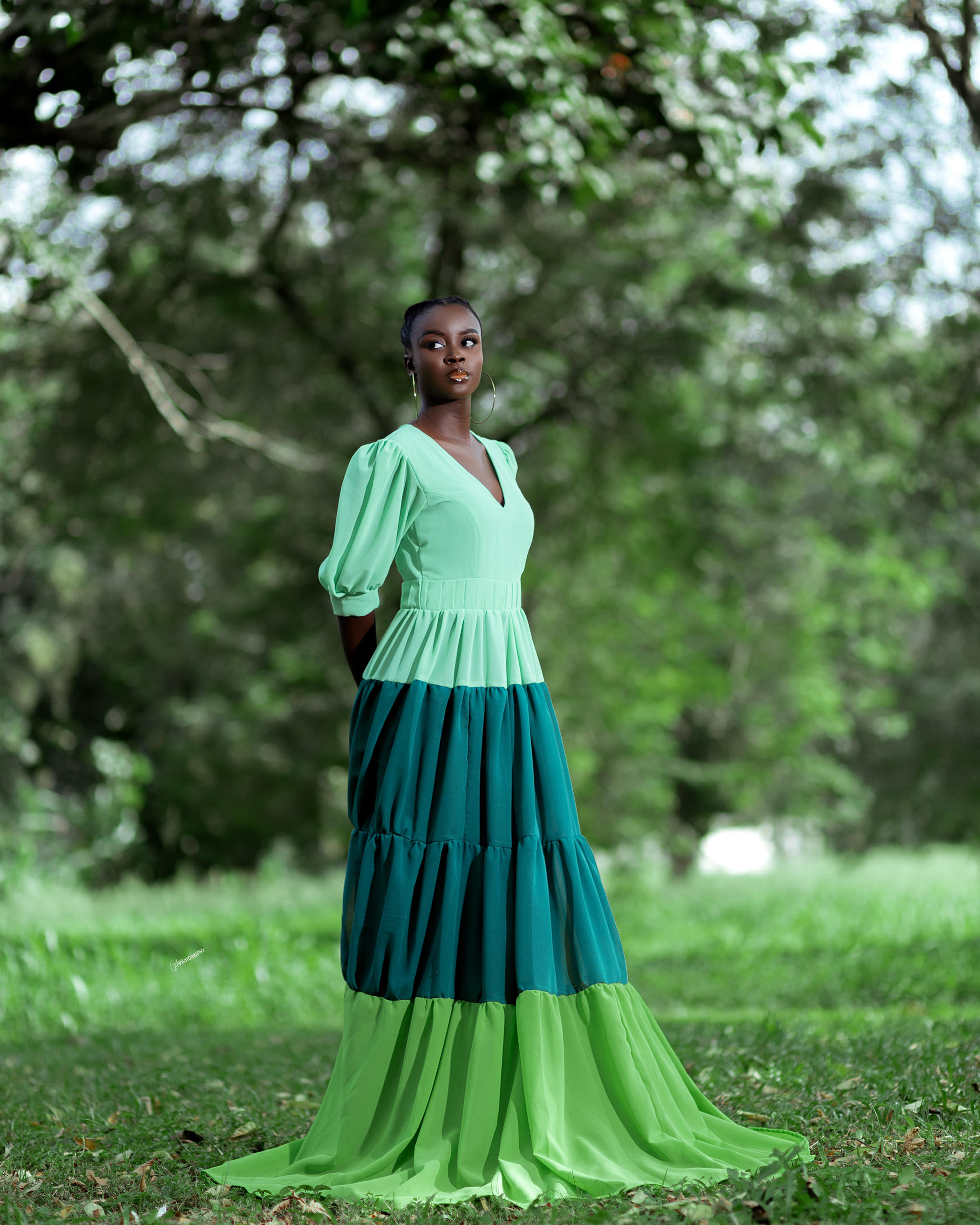 Shades of green Tiered dress with V-shaped necklines